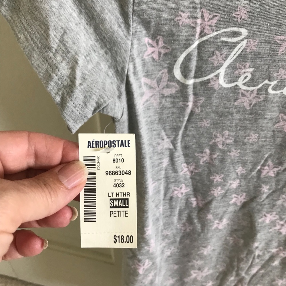 Women’s Aeropostale gray t-shirt - Picture 3 of 3